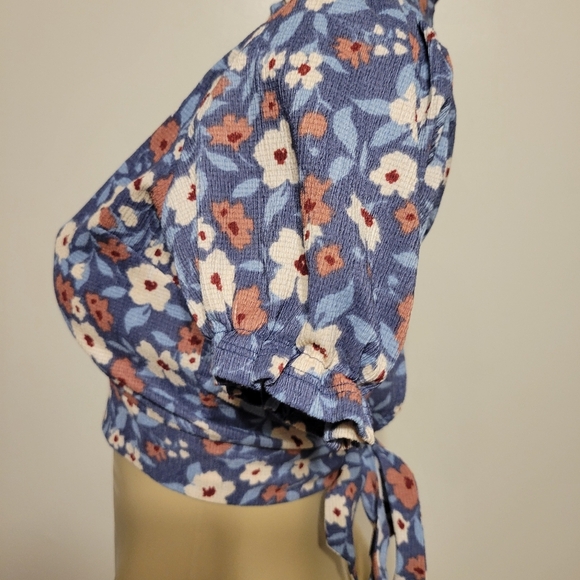 Monteau Tie Around Crop Top Vneck KeyHold Back Blue Floral Medium Summer - Picture 3 of 5